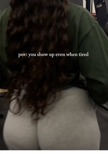 the magic isn’t in feeling ready, it’s in showing up anyway🙌🏼 #gymrat #gymrats #girlswholift #quads #legday