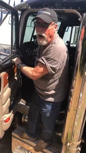 310K views · 8.9K reactions | Dave tells about a driver who stood on the battery box to back up, fell off the truck and was nearly run over by the truck, when he lost control. #trucker #trucking | Smart Trucking | Facebook