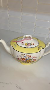 10K views · 197 reactions | Antique hunting for a teapot𥳐 #antiquehunting #antiques #antique #teapot #teapots #boujeeonabudget #vintage #1960s | Peachyyymaddii | Facebook