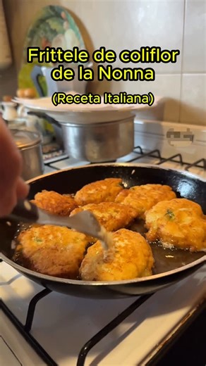 Pablo Viti on Instagram: "🇮🇹 Frittelle de Coliflor de la Nonna 🧾 Ingredientes • 1 coliflor grande • 400 g de harina • 2 huevos • 250 cc de leche • Sal y pimienta • Aceite para freír 👩‍🍳 Preparación 1. Hervir el coliflor hasta que esté tierno y escurrir. 2. Picarlo y mezclar con los huevos, la leche, la harina, sal y pimienta. 3. Freír cucharadas de la mezcla hasta que estén doradas. 4. Mantener tibias en baño maría. #nonna #receta #cocina #comida #fyp #parati"