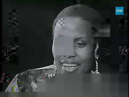CHANTS D'AFRIQUE 🌍 En 1971, dans Discorama, l'immense chanteuse sud-africaine Miriam Makeba nous fait voyager dans l'espace et le temps en interprétant deux chants africains traditionnels. | INA