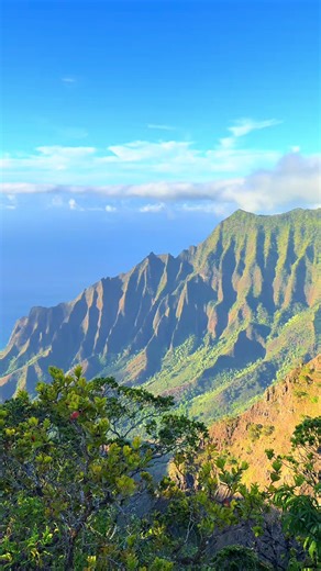 Have you seen a better view than this? 😍 #hawaii #kauai #kalalaulookout #travel