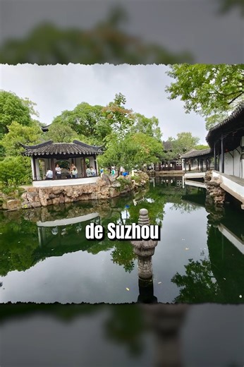 Visita a Suzhou, una de las ciudades más importantes de China. Aquí existe un jardín con más de 500 años de historia. 🌿 El Jardín del Humilde Administrador no solo es un legado arquitectónico, también es un viaje en el tiempo donde se refleja la filosofía china de la humildad y la sabiduría. Un lugar que combina historia, belleza y tradición. ¿Te gustaría visitarlo? ✈️ #China #Suzhou #Historia #Viajes #diegoruzzarin | Diego Ruzzarin