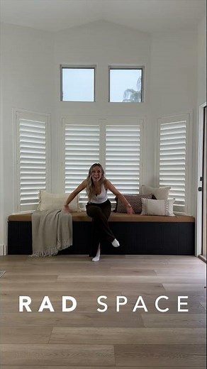 How awesome is this custom built-in window bench?
