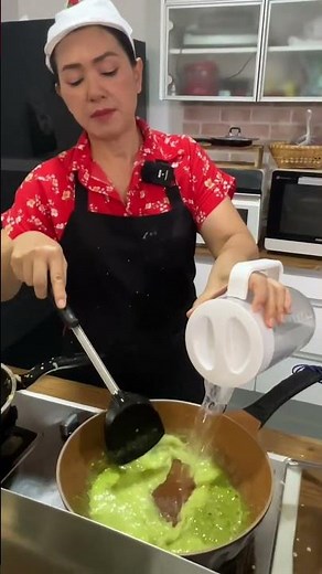 Green curry chicken is so easy to make! #PhisPilaiKitchen