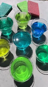 🧽 Sponges are one of my favorite not-so-secret water table tools that spark tons of open-ended fun and creativity! You can use sponges with plain, clear water OR with colored water (as shown here) to layer in color theory, too. You have to try this! 🧽🤩 | Friends Art Lab