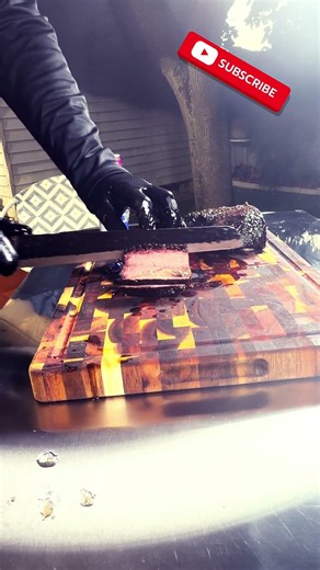Cutting the Brisket against the grain. #brisket,#brisketpelletgrills,#pelletgrill