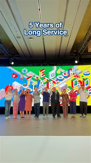 Time may pass swiftly, but the commitment of our long-serving colleagues remains unwavering. At this year’s Singapore Pools Dinner & Dance, we proudly celebrated 113 #PeopleofSGPools for their remarkable long service — colleagues who have dedicated 5, 10, 15, 20, 25, 30 and 35 years with us, as well as those who have achieved extraordinary 40-year and 45-year milestones. Their steadfast professionalism, passion, and contributions have been instrumental in shaping our organisation’s journey and s
