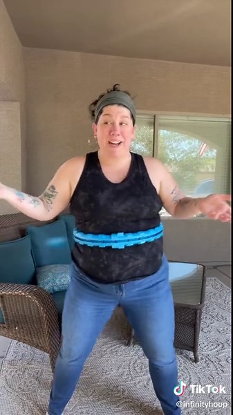 Remove-a-link day with Linzy! Infinity Hoop can help you trim that bod for summer! #InfinityHoop #summermombod #thinna