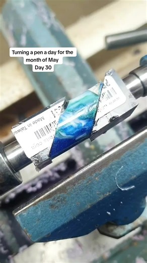 Day 30 of turning a pen a day for the month of May! Some might say the pen-ultimate pen..... I did think of that one myself sorry! This is a segmented pen blank made up of a jet black acrylic and a blue-green diamondcast pen blank, artfully combined and turned into an Atrax fountain pen! This was interesting to turn considering the difference in hardness between the alumilite resin and the acrylic, as well as the risk of the glue bond between the blank types failing. @PantrySausage this is the o