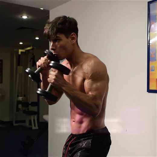 Escena de una película de acción de músculos gay de ABS ART Studio. Más en linktr.ee/abs.art #gutpunch #abspunch #gutpunching #muscleworship