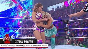Tiffany Stratton fait ses débuts dans le ring à WWE NXT, contre Fallon Henley. | WWE France