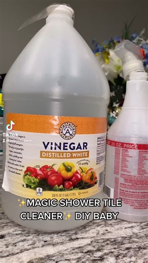 DIY tile/shower cleaner !!✨ #fyp#cleaning#cleantok#lifehacks#easydiy#hacks#homemade#bathroom#cleanthatup#cleaninghacks#foru