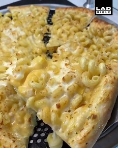 Ladies & gentlemen: The Mac & Cheese Pizza 😍 Sweetportfolio | LADbible