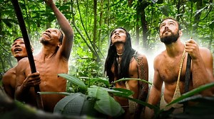 Cette tribu chasse des singes sauvages dans la jungle ! #voyage #exploration #challenge | Leo Urban