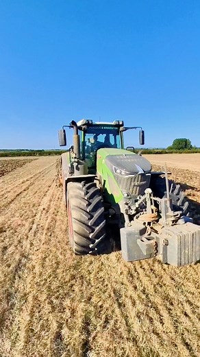 Stan out with the FENDT tractor and DTX working the legs in this forage grass land before it’s disked. The next crop in this field will be barley #fendt #farming #agriculture #tractorpower | Pro Horizon Farming Content