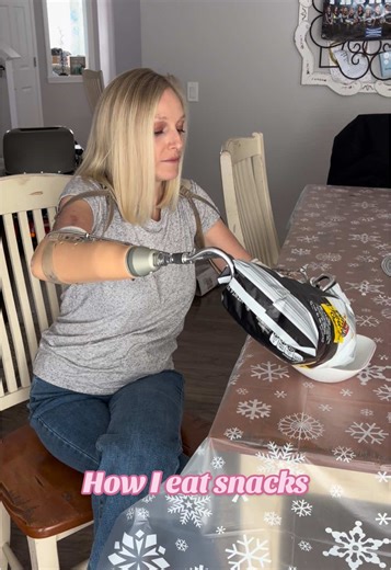 I may look silly but sometimes I just have to do what’s easiest for me! #eat #eating #snack #snacks #howto #interesting #adayinmylife #vlog #amputee #quadamputee #prosthetic #disability #disabilityawareness #ot #occupationaltherapy #fyp