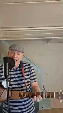 Big Turkey Bird. Fun Thanksgiving song played on Martin Backpacker guitar. Happy Thanksgiving.