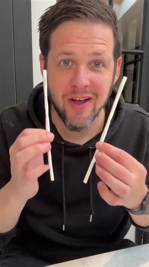 A simple straw magic trick that confuses everyone