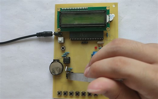 054 基于51单片机出租车计价测速系统 时间显示 霍尔元件测速计费设计