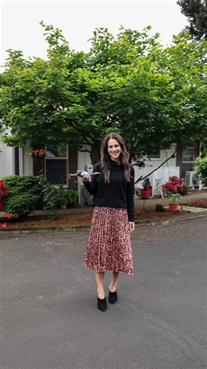 Marie Boatsman on Instagram: "A thoughtfully updated condo in a vibrant 55+ community—where comfort, connection, and quality of life rise higher ⬆️ all for under $200K! Easy living meets lifestyle perks like golf ⛳️, a clubhouse 🏡, and more—amenities are just down the street! If you or someone you love is ready for comfort without compromise, this one’s worth a closer look. ✨ Know someone dreaming of low-maintenance living with real community? ❤️ Comment “HIGHER” to have all the details sent yo