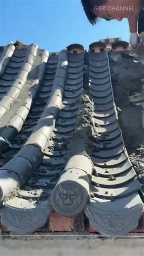Precise Roof Tile Ridge Installation Using Traditional Mortar Technique