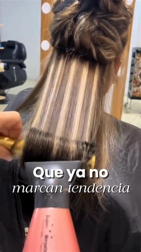 Estilista, colorista o emprendedora ¿Quieres aprenderla técnica de Balayage brasileña que dominará el 2026?si es así Sigue leyendo… El 2026 y diciembre están a la vuelta de la esquina, y tus clientas buscarán los colores en tendencia 💇‍♀️ 📆Este lunes 17 de Noviembre a las 8:00 pm hora Miami 🇺🇸 tendremos la Masterclass Blayage Edicion Brasil, conoce el nuevo método para lograr un Balayage premium. ✅ Aprende las técnicas que serán TENDENCIA esta temporada. ✅ Eleva el nivel de tus servicios y d