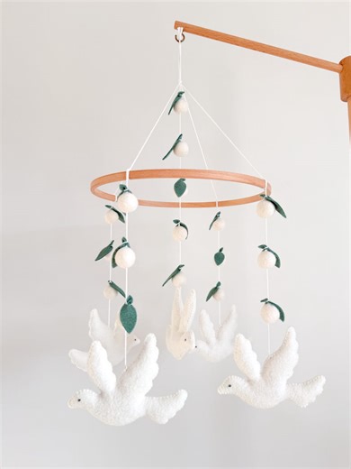 Mobile pour bébé fait main en feutre colombe, décoration de chambre d'enfant - Etsy France