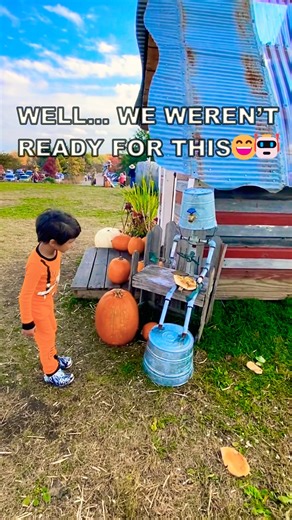 He Didn’t Expect to See a Tin Man Just Sitting There 🤖😄