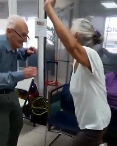 16M views · 290K reactions | La vida no durará para siempre. Disfruta de su belleza mientras estás aquí. Dios bendiga el ánimo de esta señora ..!! | Elvis Martinez | Facebook