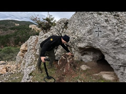 A hidden treasure chest belonging to bandits was discovered on Şahin Hill!!!