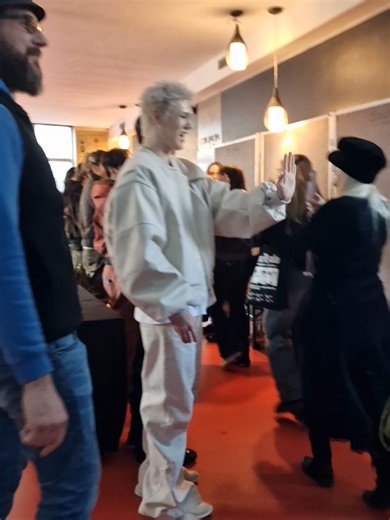 JUST B's Europe Tour: Aqua Halo Hi-Touch in Berlin
