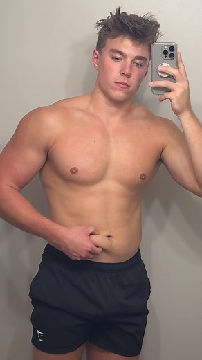 @huntylifts on Instagram: "On that cut grind! Say goodbye to chonker for now 🥺🫶 #gym #gymmotivation #gymrat #fitness #weightloss #cutting #food #cooking #cheffing #easyrecipes #dinnerrecipes #weightlossdiet #diet"