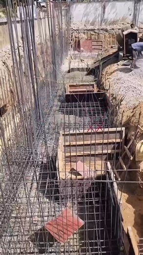 EMBRIXX CONSTRUCTIONS & ENGINEERING PVT LTD on Instagram: "Continuous Wall Footing (Strip Footing) casting underway 👷‍♂️🏗️ This type of footing is used when a wall carries uniform load along its full length—common in residential buildings, compound walls, retaining walls, and basement structures. Where Continuous/Strip Footings Are Necessary: • When the building has load-bearing walls instead of isolated columns • When soil has lower bearing capacity and needs wider load distribution • When we