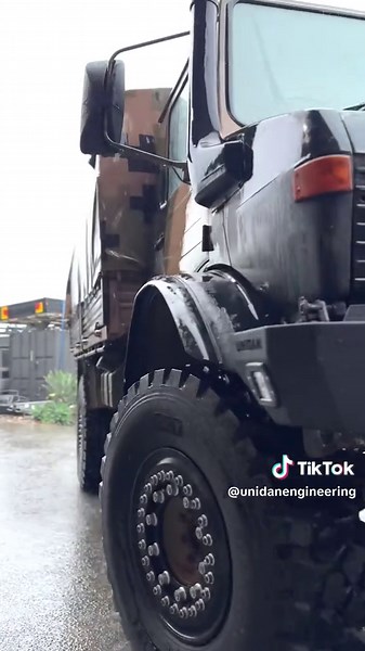 Exploring the U1700 Unimog: A 4x4 Off-Road Adventure