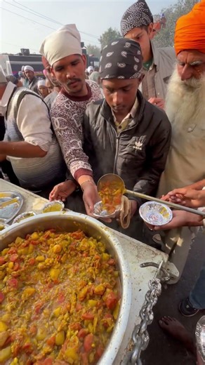 punjabi logo ka langar🙏