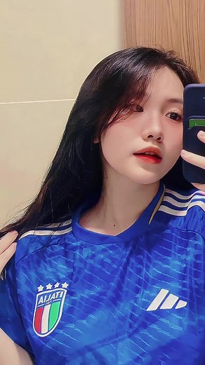 Cũng áo đá bóng. Nhưng mà là bóng đá Fifa