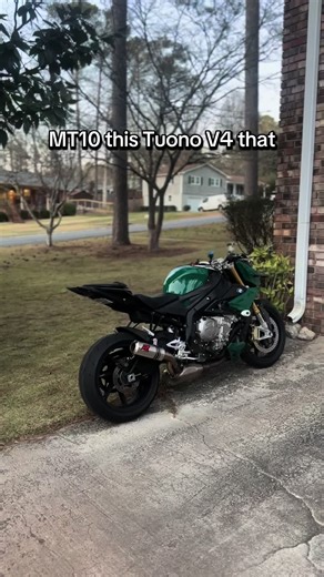 Comparison of MT10 and Tuono V4 Motorcycles