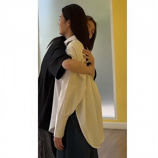 The more I get to know you, the more I love you. You're so warm, Nong Aom. 💕😍#LingLingKong #LingAom