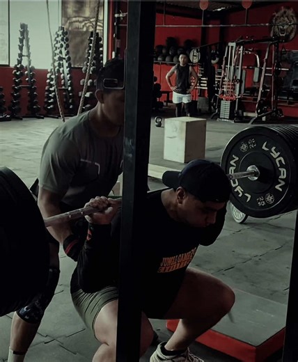 “Lo imposible se vuelve posible”. #gym #crossfit