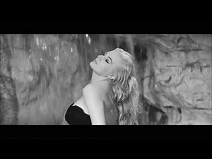 Anita Ekberg and Marcello Mastroianni Take a Dip in the Trevi Fountain in La Dolce Vita (1960)