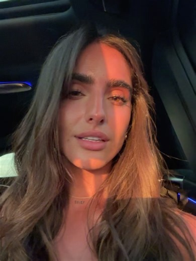 Isabella Ladera on Instagram: "me la vivi tanto, tuve tantas sensaciones y emociones q mas agradecida no puedo estar!! Gracias a cada una de las personas que le metió el alma a mi día, terminó siendo de todos y no lo imaginaba de otra manera❤️‍🩹🪐 q viva el llanooooo x aquí te dejo todo lo demás q tuve en mi fiesta q fue CLAVE Dj @djmauromezcla ✨ la dio tooodaaa perros calientes 🌭VENEZOLANOS JAJAJA @dogbellisimi😮‍💨 pizza 🍕 @ciaobellissimi_miami (la de nutella es senda locura)💘 estación de 