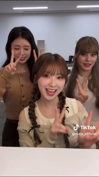 今日もにゅーかわいかった？🐼 #RIMA #MIIHI #NINA #NiziU #ニジュー #니쥬 #WithU | niziu