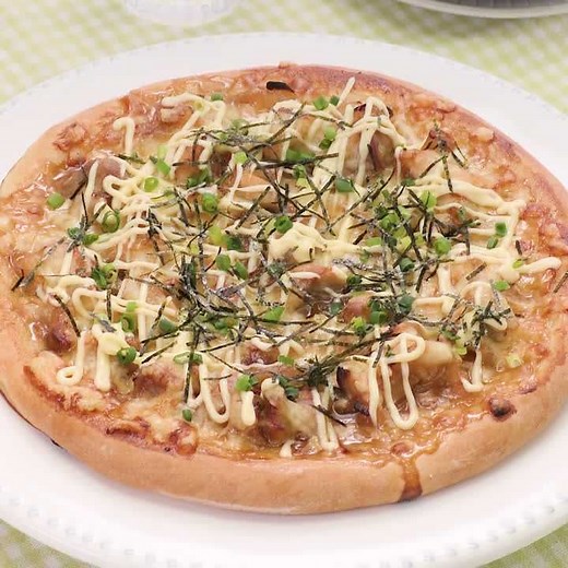 生地から手作り！ 照り焼きチキンピザのレシピ動画・作り方 | デリッシュキッチン