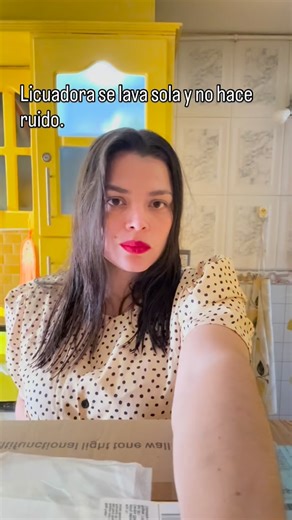 Artista Shirly Paola Cabrera Esqueda on Instagram: "Una licuadora que se lava sola , cocina hace coladas O hace ruido"