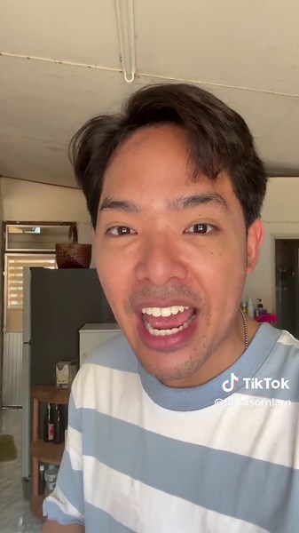 ขอกอดหน่อยได้ไหม... อยากกอดตายายได้แบบไม่ต้องกังวล ช่วงไม่กี่เดือนที่ผ่านมานี้เก้าฟังข่าวยอดคนติดเชื้อโควิด-19 ยังคงเพิ่มสูงขึ้นเป็นระลอก และตั้งแต่วันที่ 9 – 15 มิถุนายนที่ผ่านมา พบผู้ป่วยใหม่ที่ต้องรักษาตัวในโรงพยาบาลกว่า 2,881 คนเลยทีเดียวและที่มีอาการรุนแรงมีกว่า 1,087 คน ที่น่ากังวลคือมีผู้เสียชีวิตถึง 7 คน ซึ่งส่วนใหญ่เป็นกลุ่มผู้สูงอายุ 60 ปีขึ้นไป(1) และเมื่อช่วงต้นสัปดาห์ที่ผ่านมาทางกรมควบคุมโรคก็ได้ออกประกาศ DDC WATCH(7) ให้ประชาชนและบุคลากรทางการแพทย์เฝ้าระวังและรับมือกับโรคภัย โดยแนะ