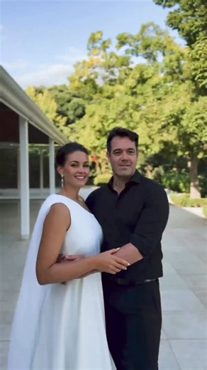 Rolene Strauss on Instagram: "Time Out Tuesday ❤️ One of the biggest decisions you’ll ever make in life… is who you choose to marry! This week’s Time Out Tuesday is extra special as D’Niel and I celebrate 10 years of marriage 🥹👏🏽 Ten years of choosing each other. Of remembering, over and over again, that we’re on the same team. In this episode, we’re sharing a few special memories, but also something simple we wish we could gently place in the hands of young couples just starting out 🤍 Oh, a