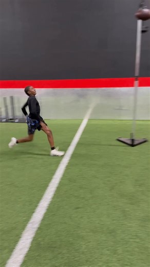 Jump Ball is HANDS DOWN the best training tool in the world to work on high pointing a ball! Slightly put the ball of your range, and watch how your body eventually adapts 📈 #jumpball #jumptraining #workoutroutine #workoutoftheday #football | Jump Ball