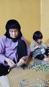 22K views · 806 reactions | Cụ của Ruby 98t vẫn thích được chăm chỉ làm việc. #longbieton #trinhthunha #ba98t | Trịnh Thu Nhã | Facebook