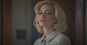 Kritiker sind begeistert: Seht hier den ersten Trailer zu Psychothriller „Eileen“ mit Anne Hathaway